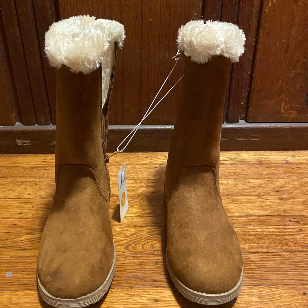 Boots - Picture 4 of 4